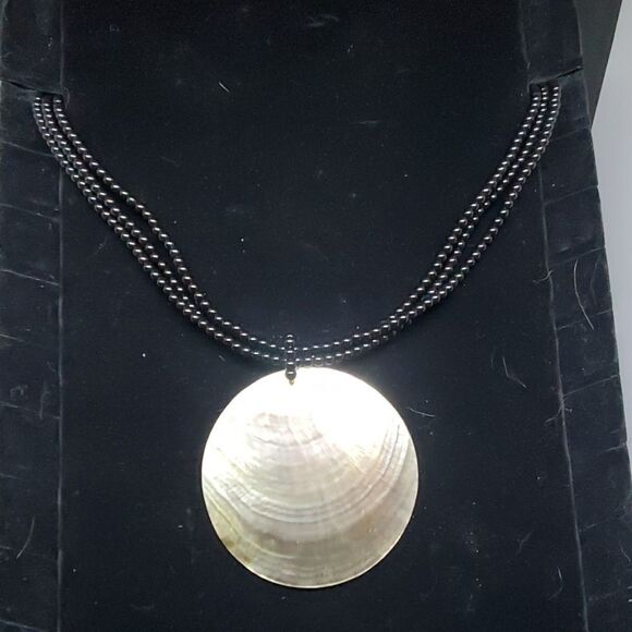 NIB Black Beaded Mother of Pearl Necklace - Picture 1 of 2